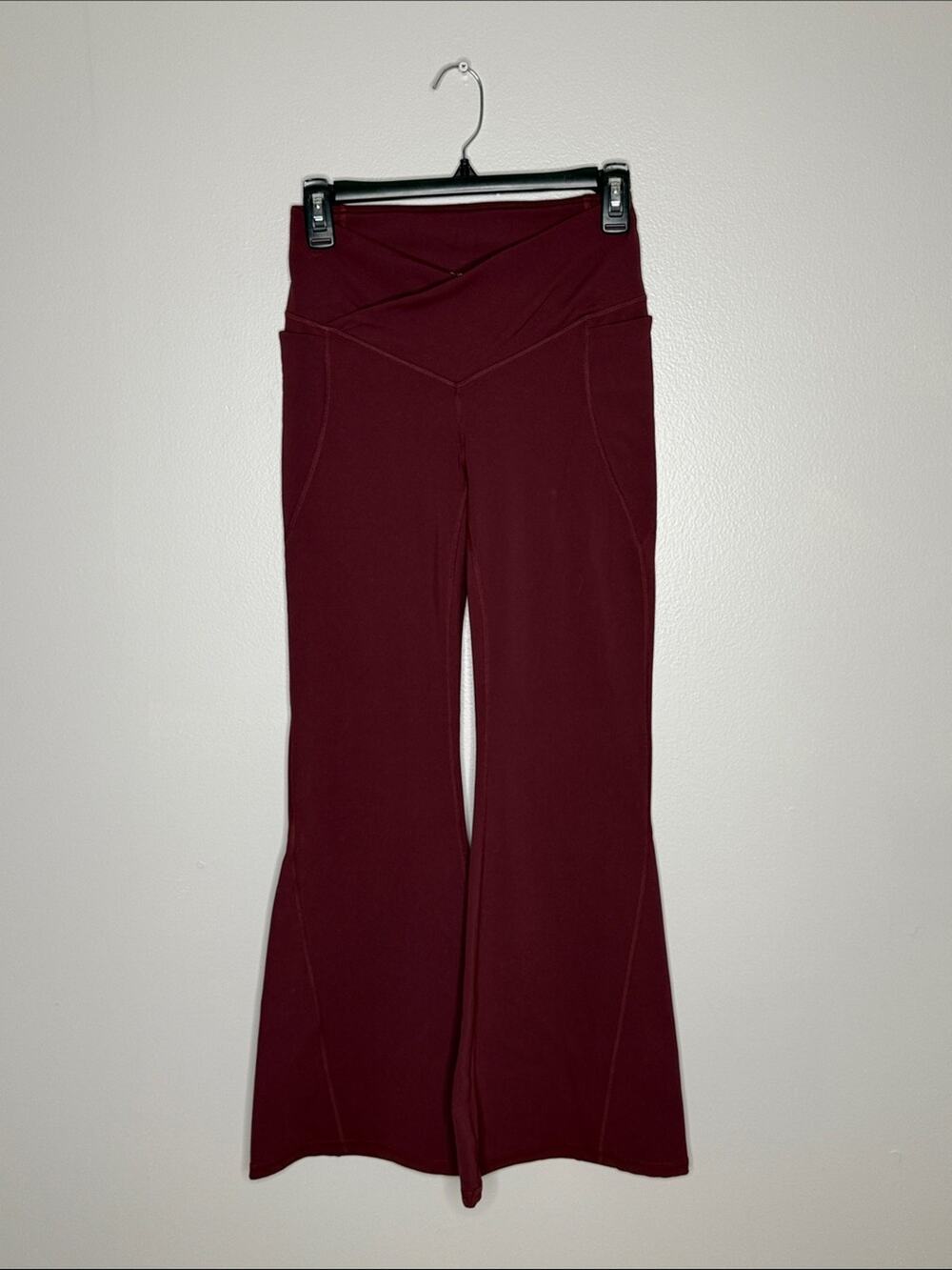 Fabletics Fabluxe Flared Yoga Pants in Burgundy Size Small